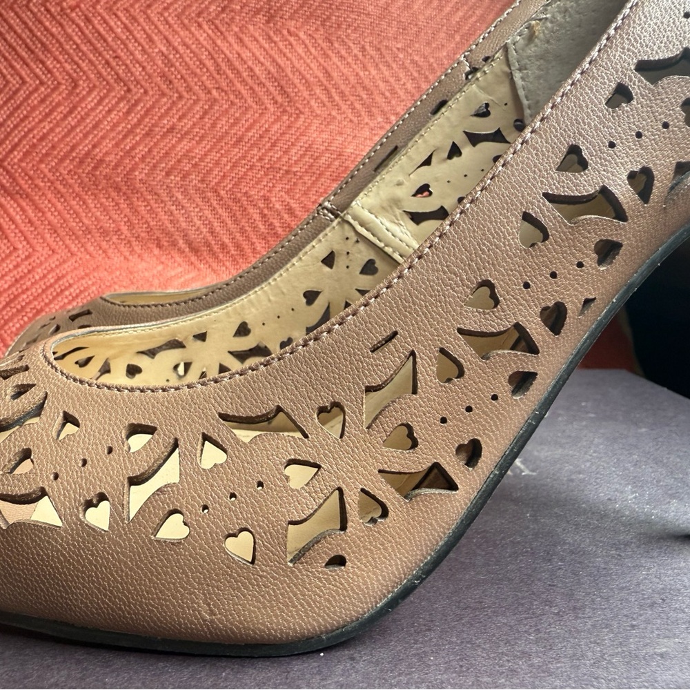 Enzo Angiolini Taupe Cutout Heels - Picture 4 of 7